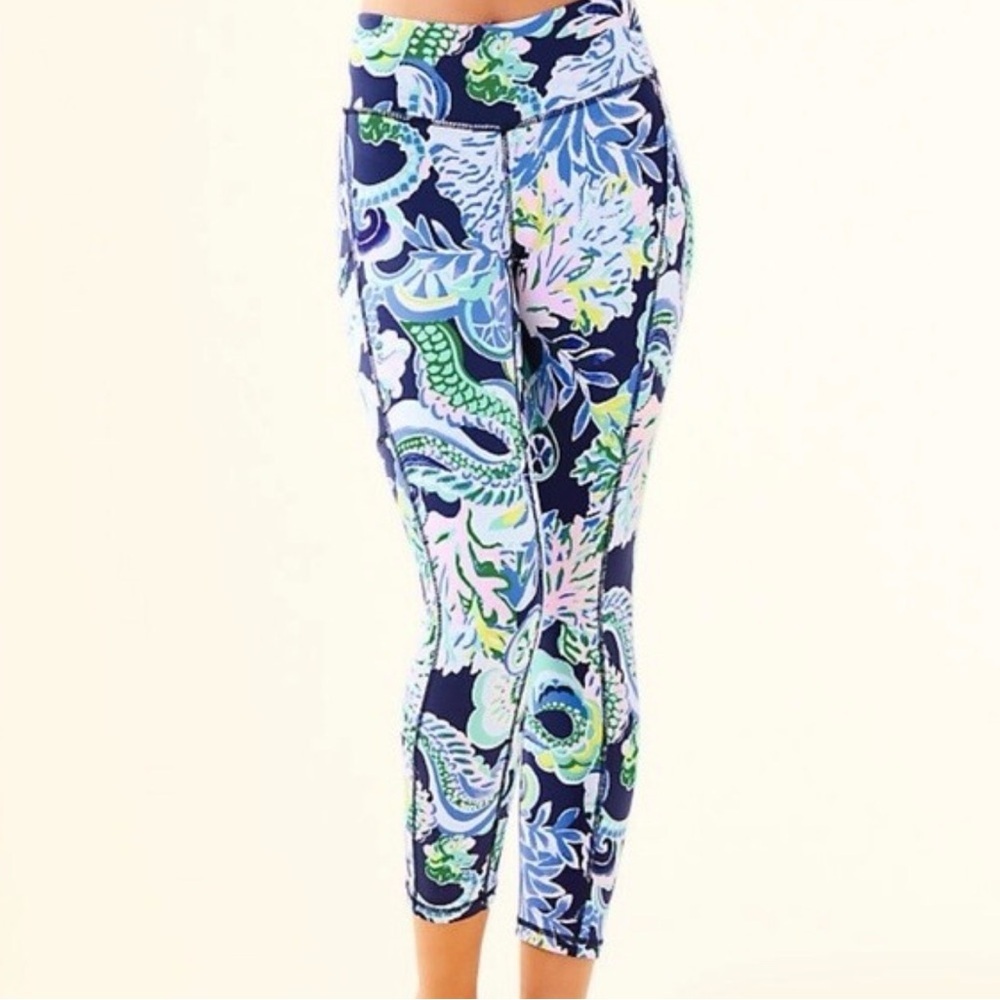 Lilly Pulitzer sirens and spirits luxletic Cropped Leggings L